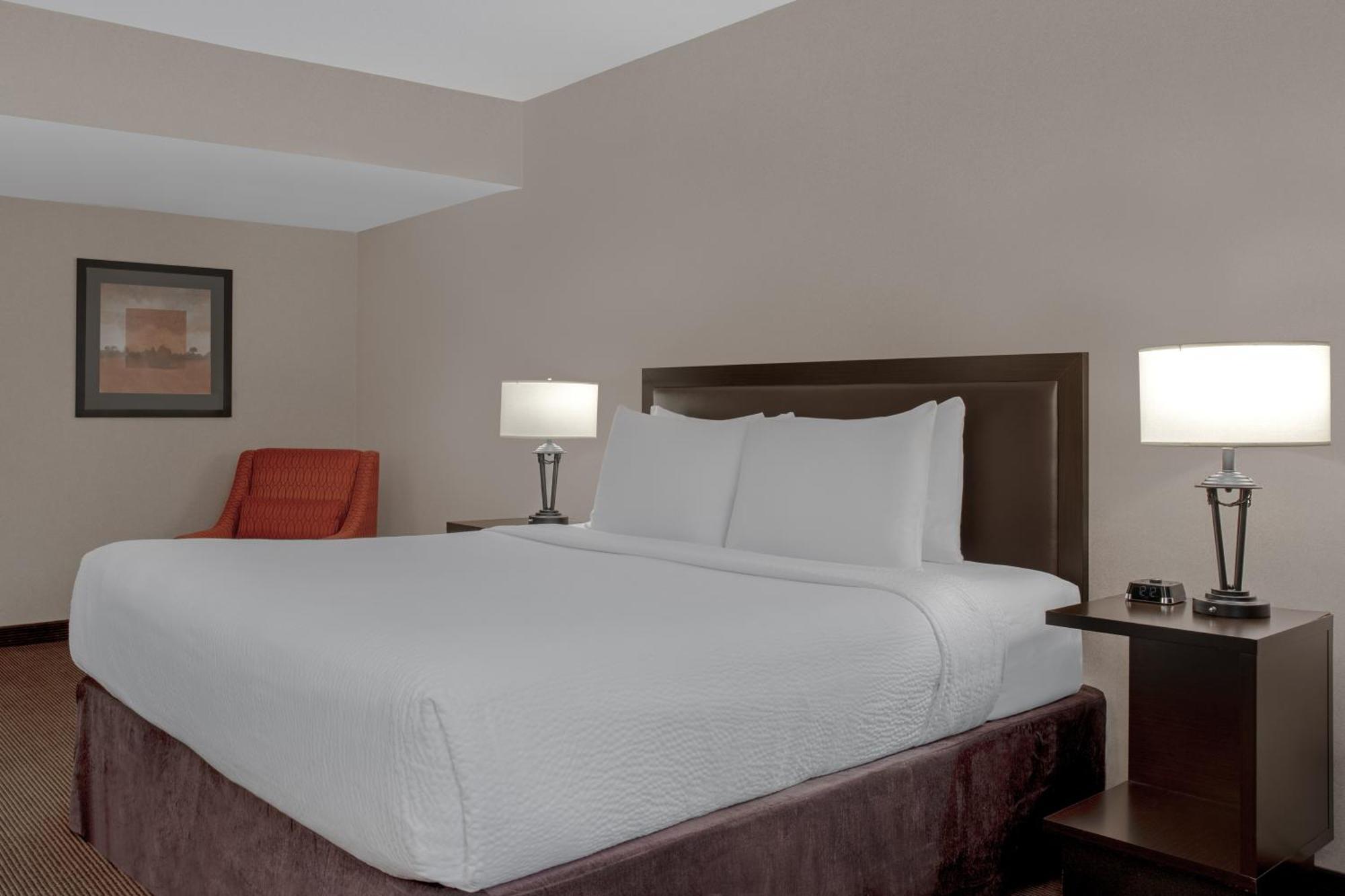 Hotel Ramada Plaza By Wyndham Calgary Downtown Exterior foto