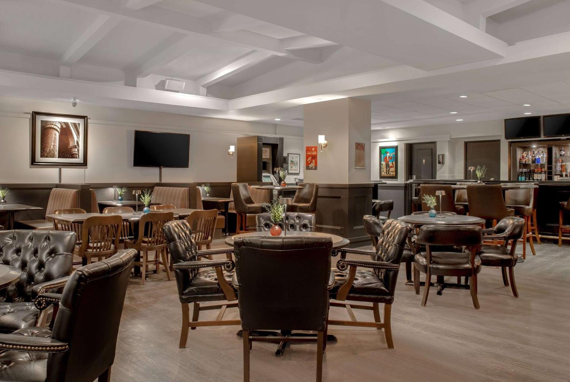 Hotel Ramada Plaza By Wyndham Calgary Downtown Exterior foto