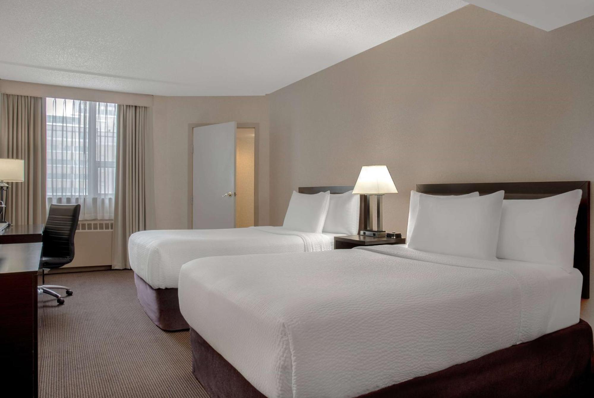 Hotel Ramada Plaza By Wyndham Calgary Downtown Exterior foto